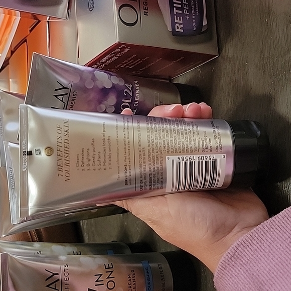 Olay total effects 7 in 1 cream cleanser - Picture 2 of 2